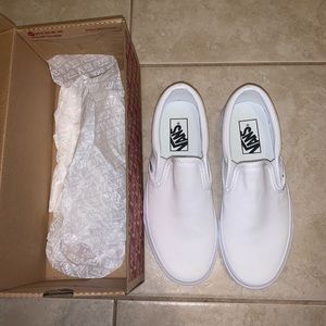 🌟SOLD - BRAND NEW SLIP-ON WHITE VANS IN BOX🌟